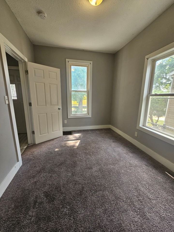 509 19th Ave - Photo 2 of 17