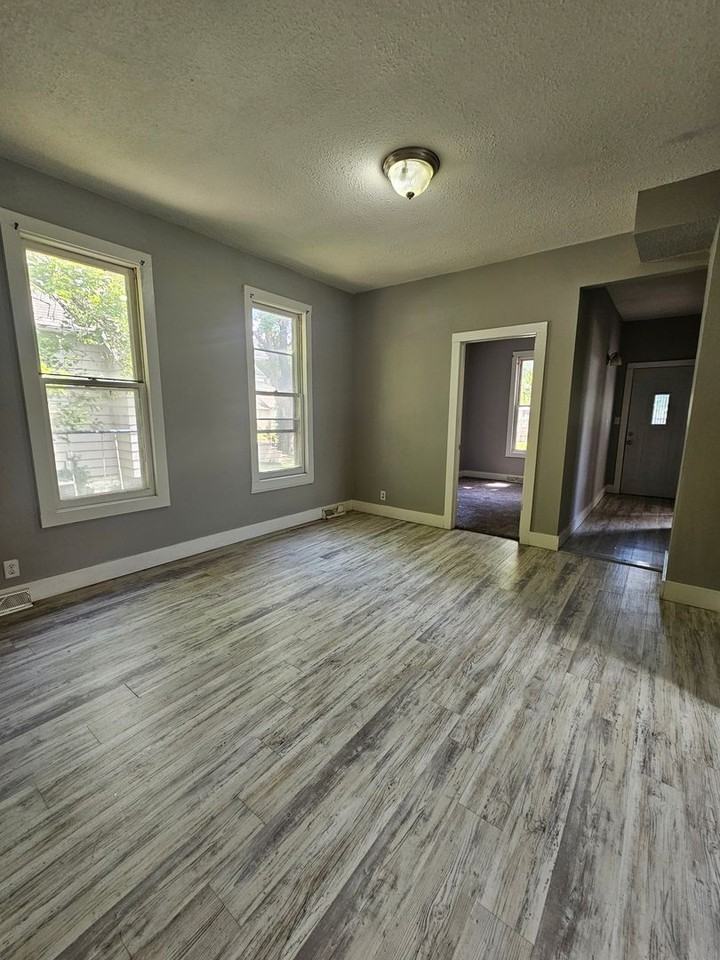 509 19th Ave - Photo 5 of 17