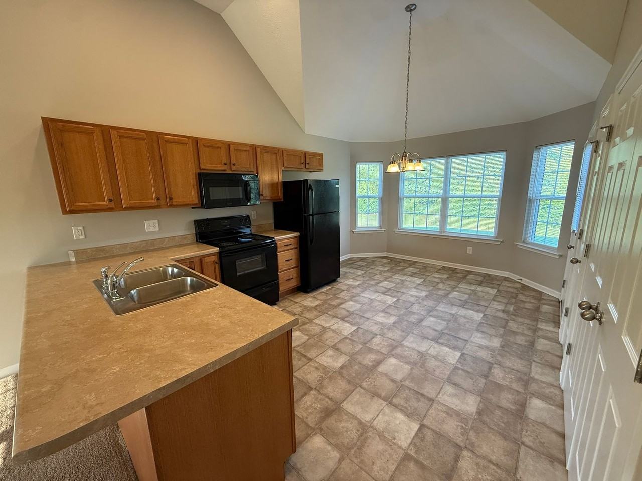 2058 Barretts Ridge Dr - Photo 4 of 19