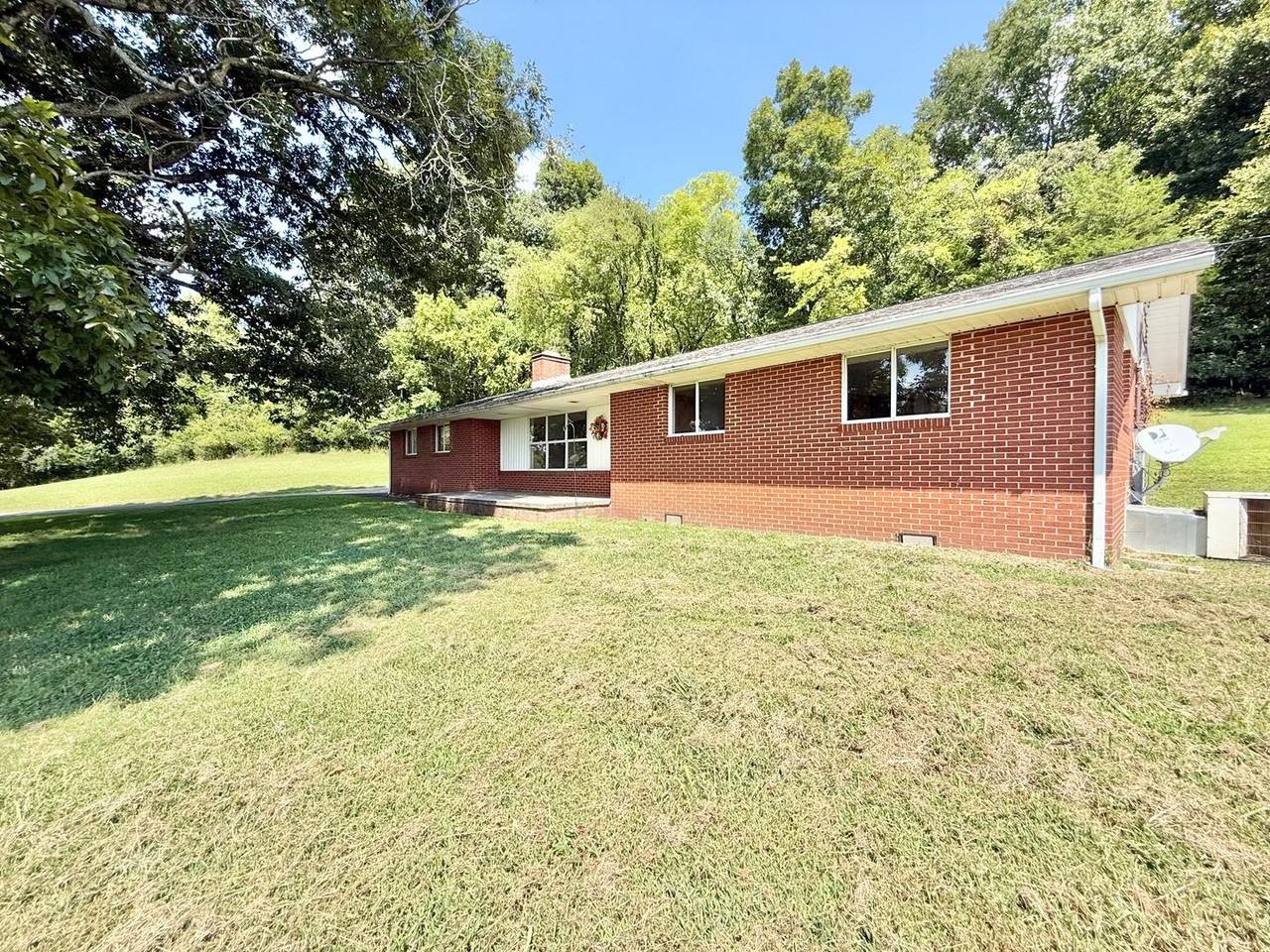 8635 Kodak Rd - Photo 2 of 26