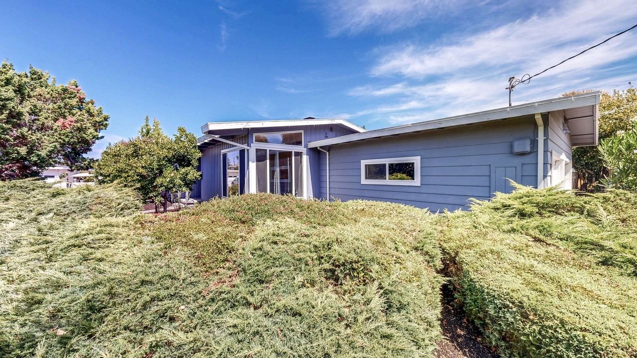 2220 Boise Ct - Photo 3 of 50