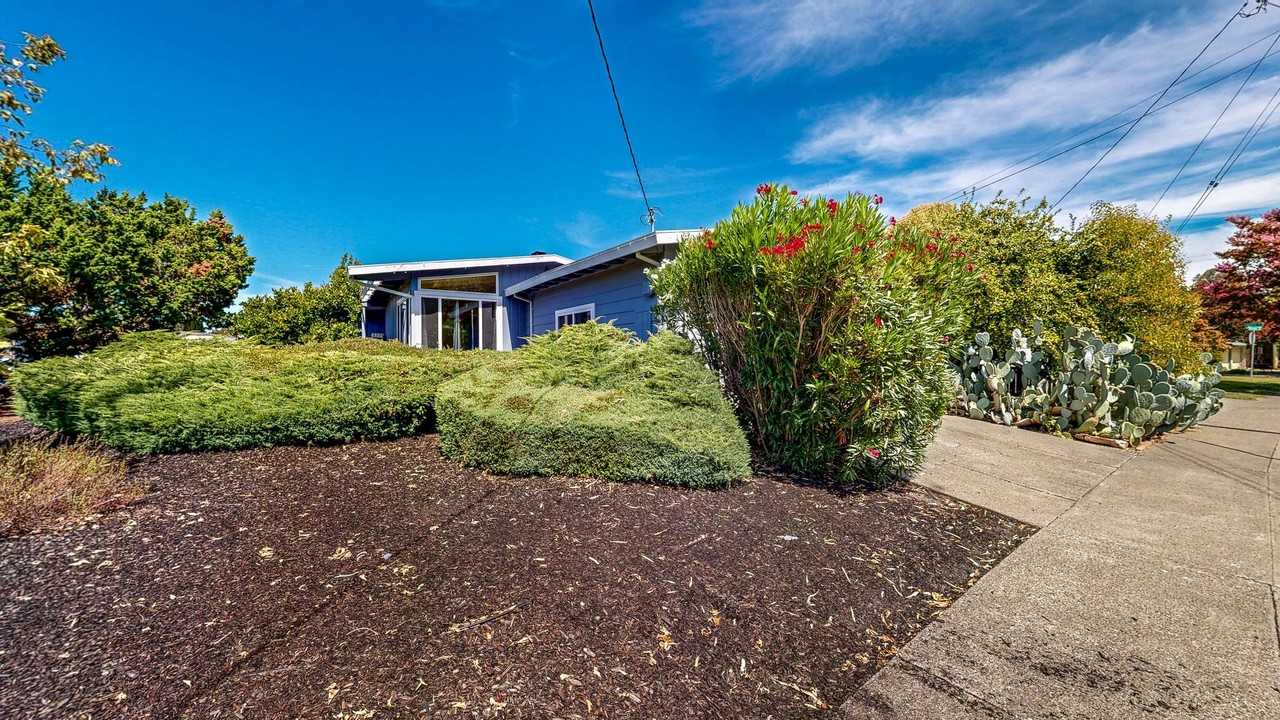 2220 Boise Ct - Photo 5 of 50
