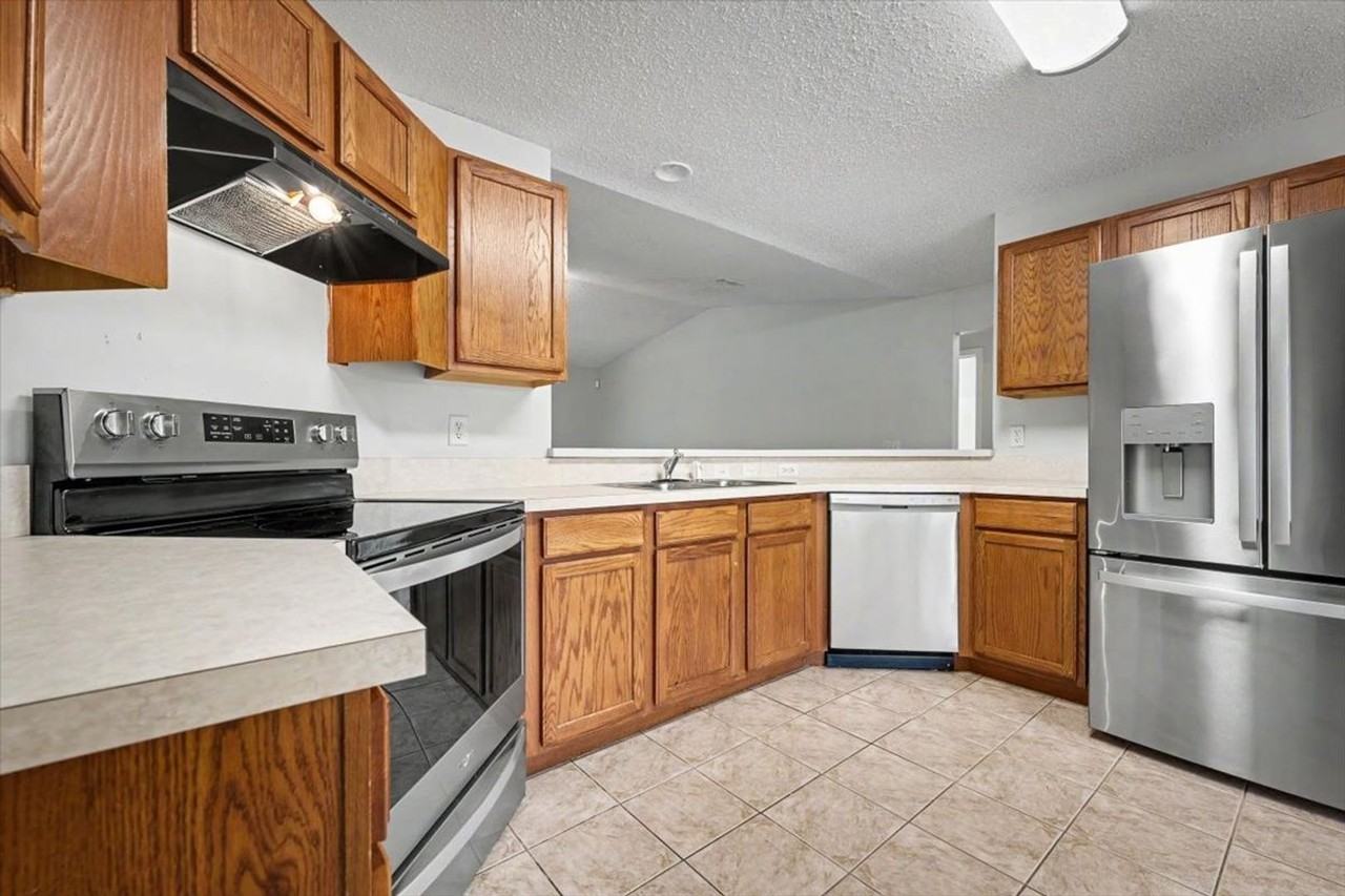 10930 Lauren Oak Ln S - Photo 5 of 20