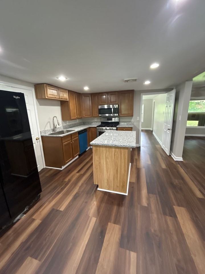 241 Ward St - Photo 2 of 8