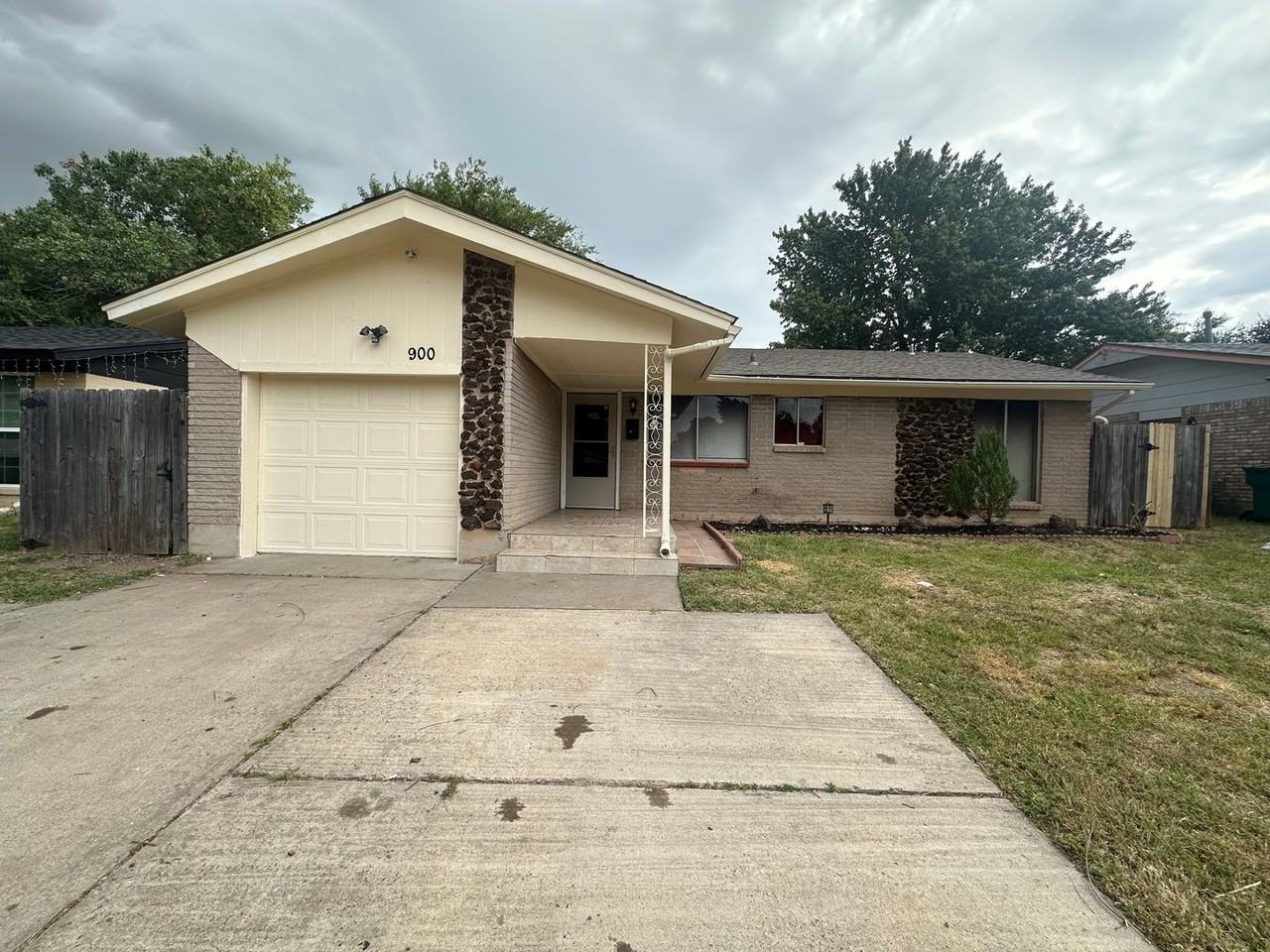 900 Flamingo Ave - Photo 2 of 50