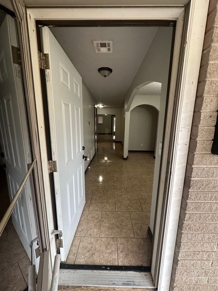 900 Flamingo Ave - Photo 5 of 50
