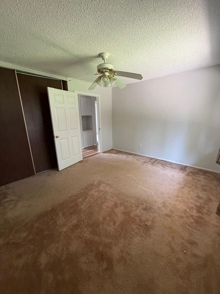 28 Cambridge Dr - Photo 3 of 34
