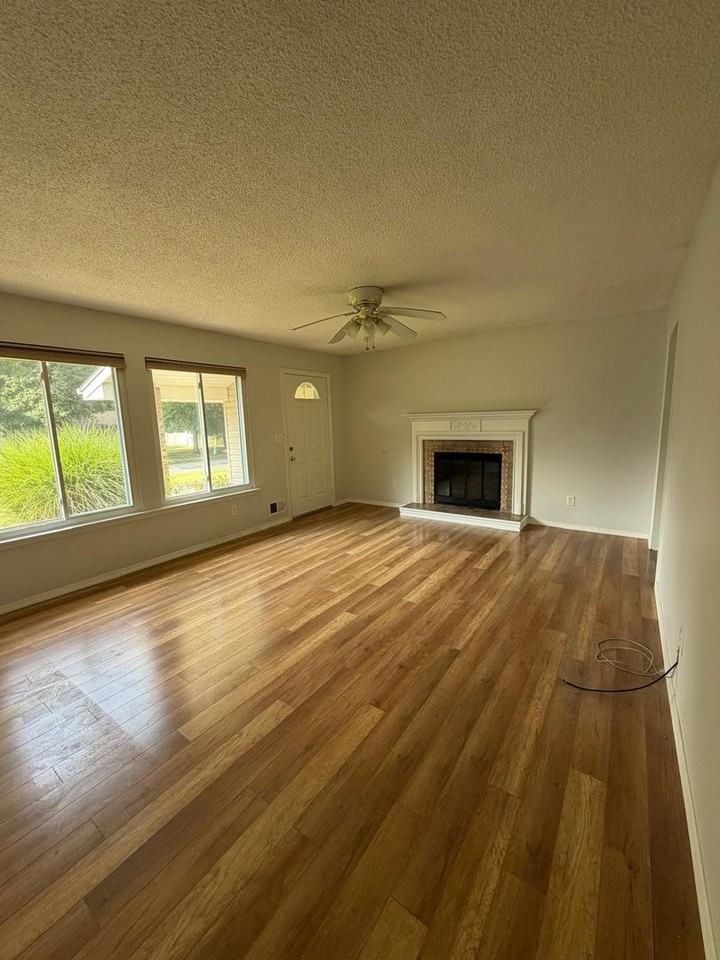 28 Cambridge Dr - Photo 4 of 34
