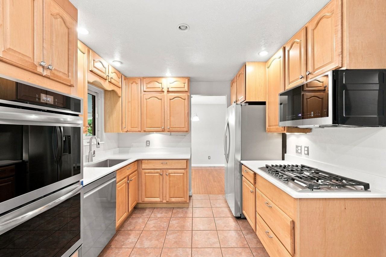 18952 E Bates Ave - Photo 6 of 26