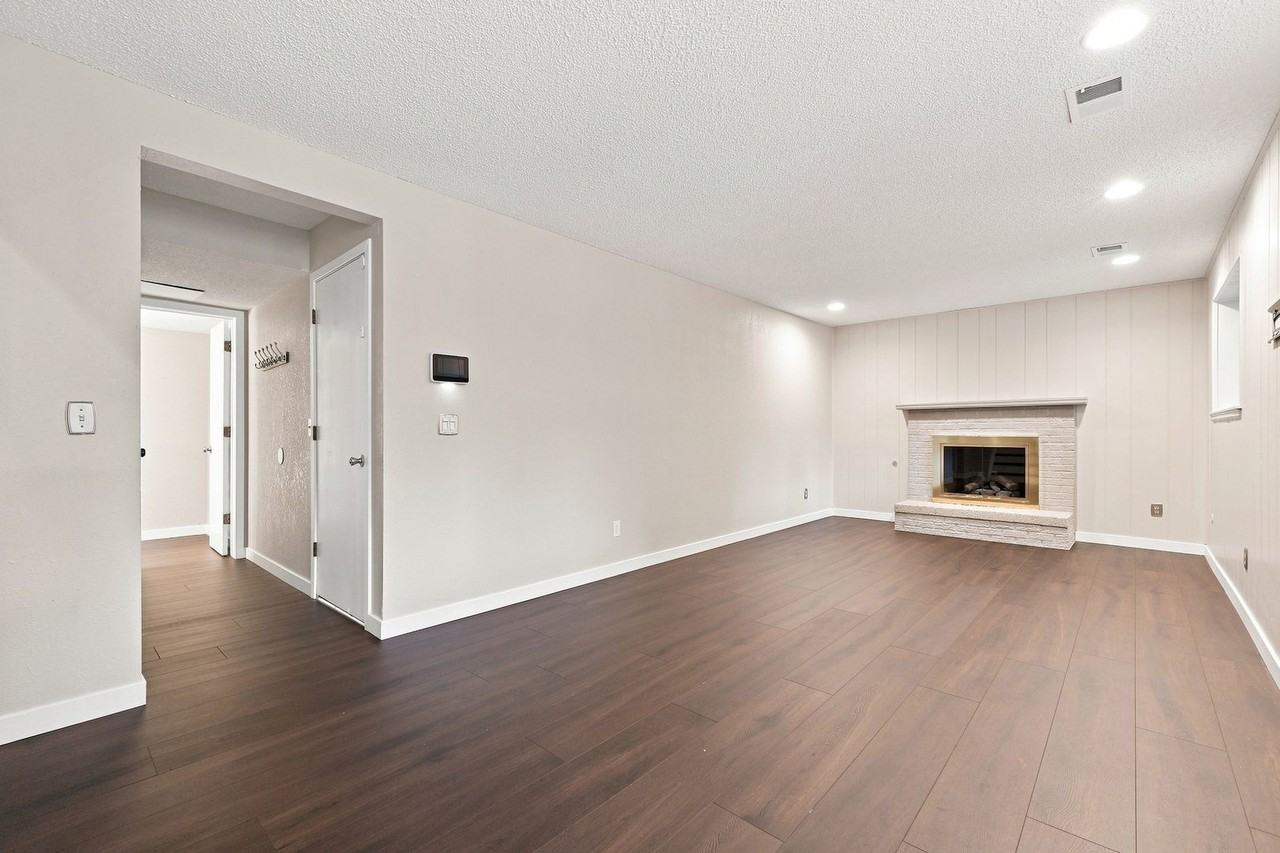 18952 E Bates Ave - Photo 7 of 26