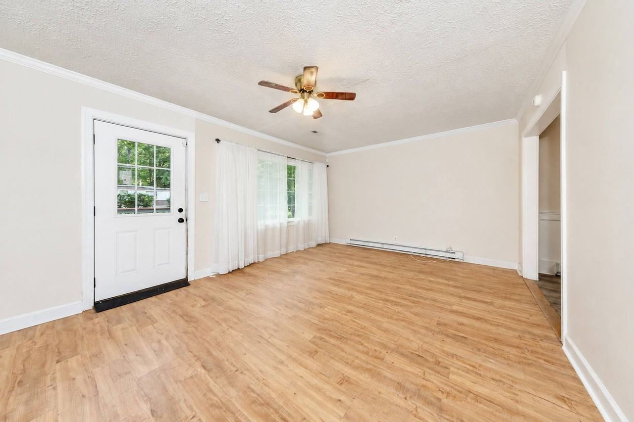 104 Schenck Dr - Photo 2 of 13