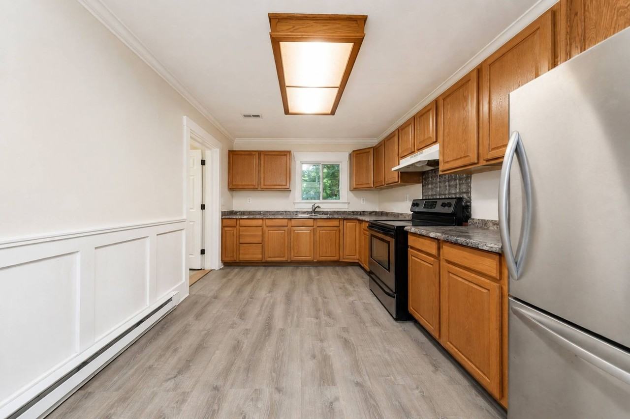 104 Schenck Dr - Photo 3 of 13