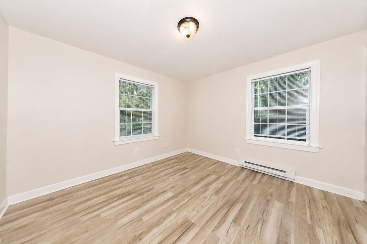 104 Schenck Dr - Photo 5 of 13