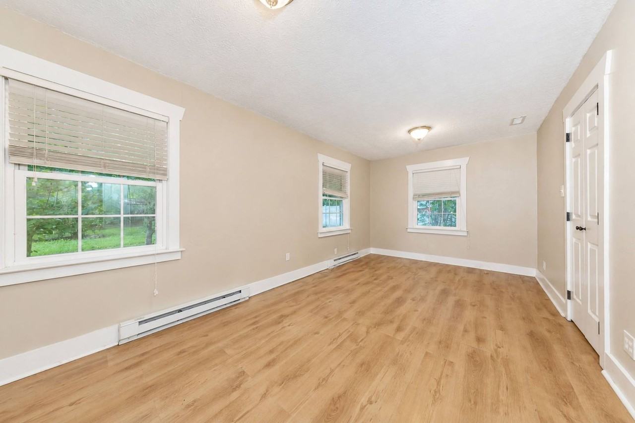 104 Schenck Dr - Photo 7 of 13
