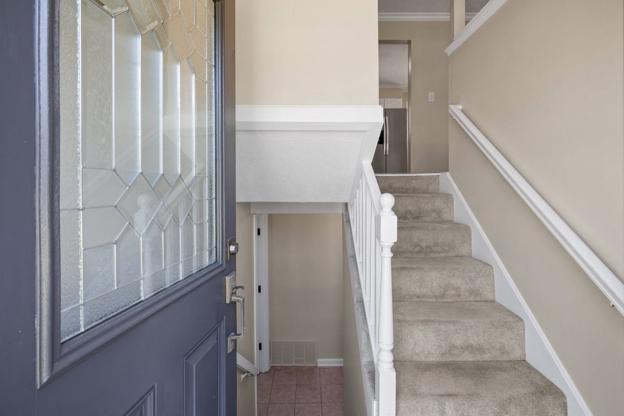 9212 Foxtail Ct - Photo 4 of 35