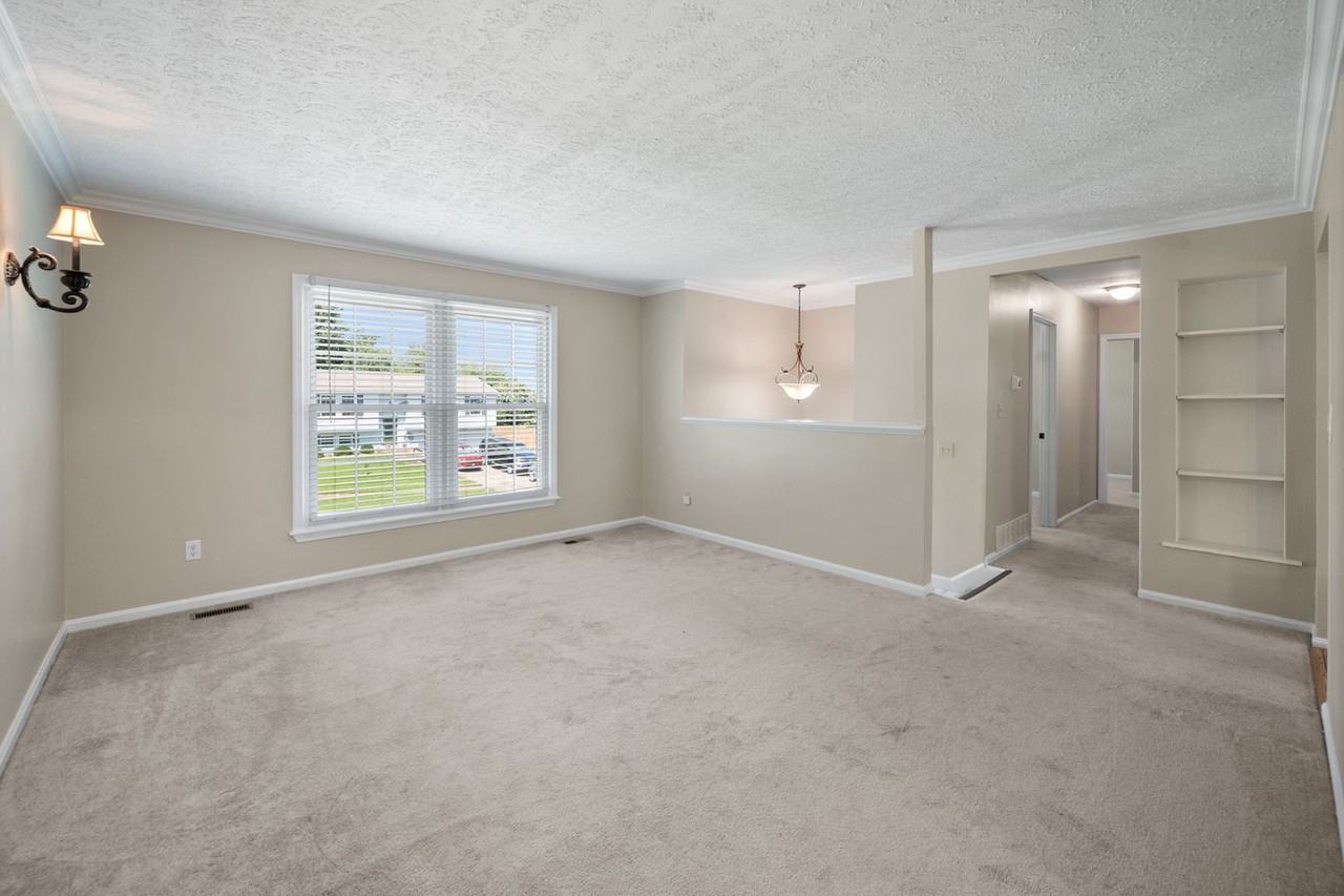 9212 Foxtail Ct - Photo 6 of 35
