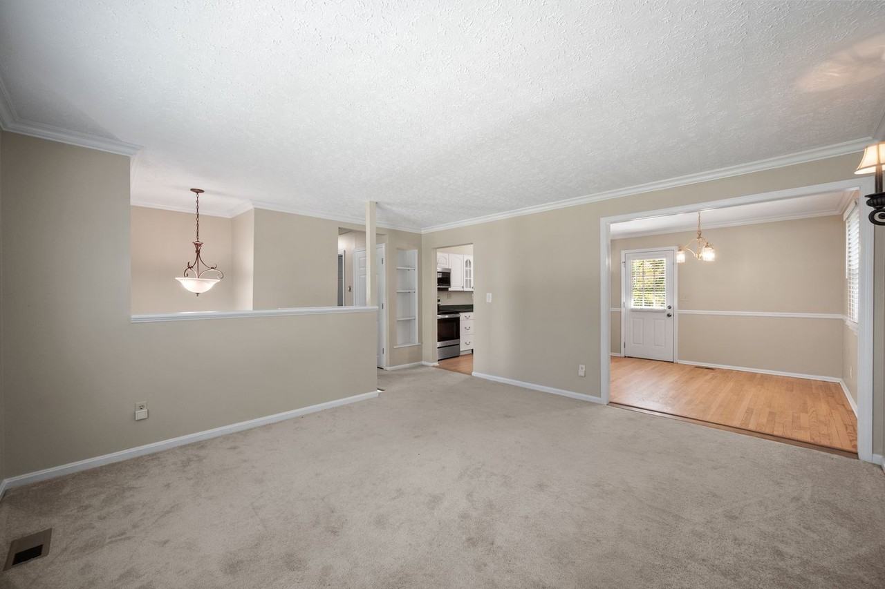 9212 Foxtail Ct - Photo 7 of 35
