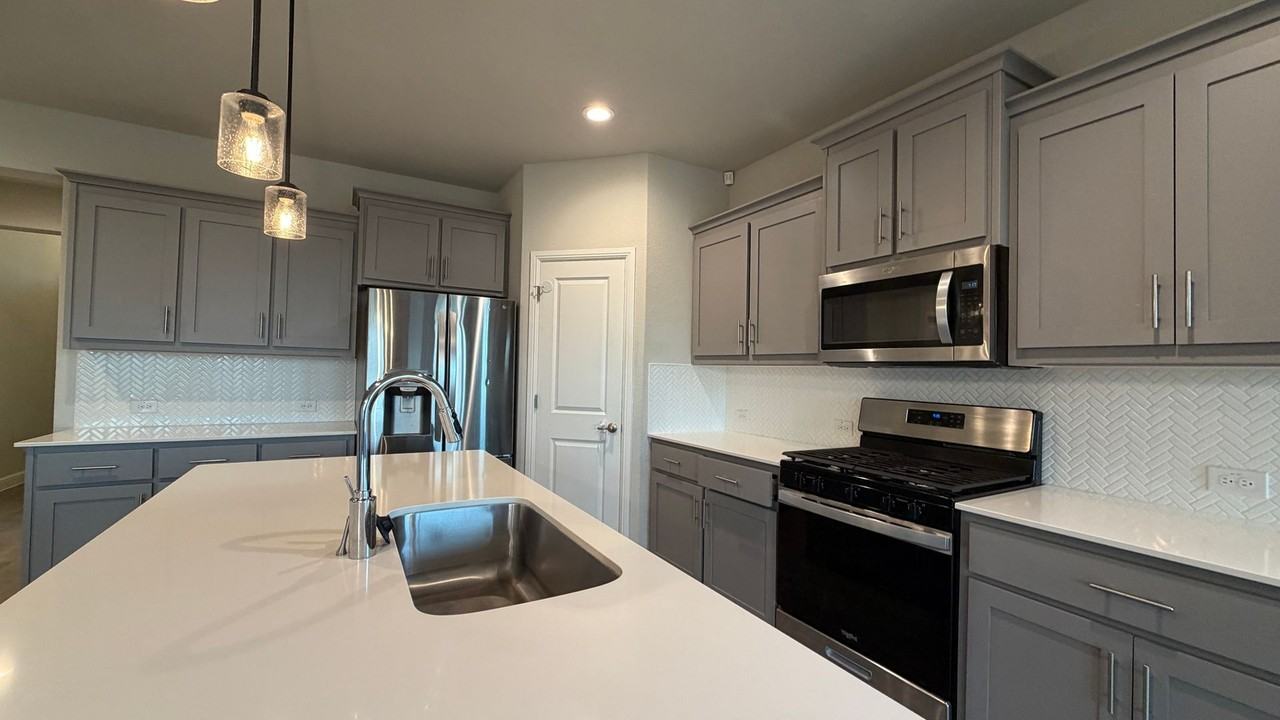 1654 Reed Dr - Photo 2 of 42