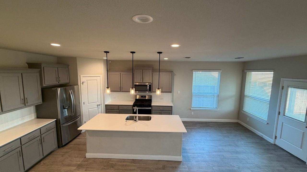 1654 Reed Dr - Photo 3 of 42