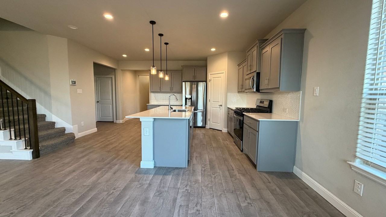 1654 Reed Dr - Photo 4 of 42