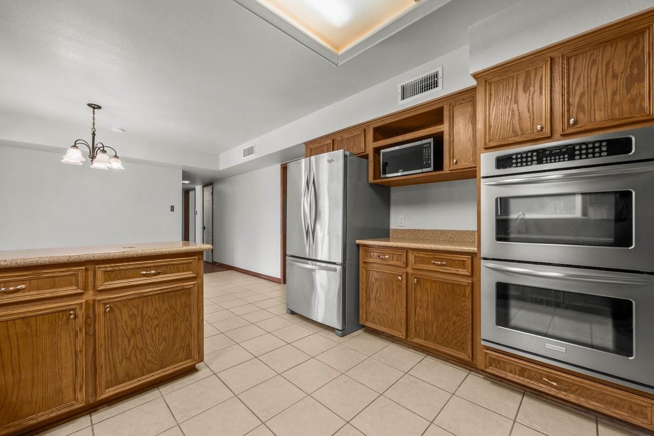 4306 Hickory Rd - Photo 7 of 36