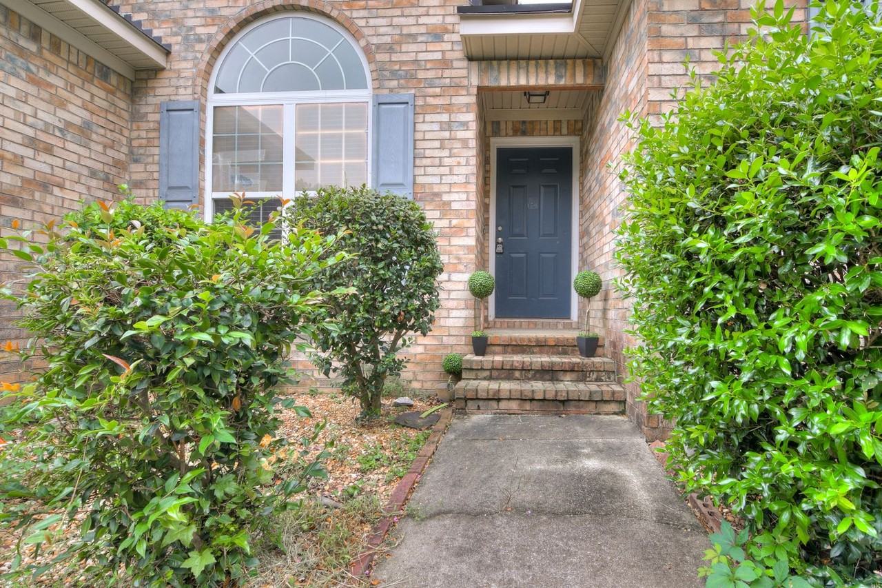 1006 Jarrow Pl - Photo 4 of 33