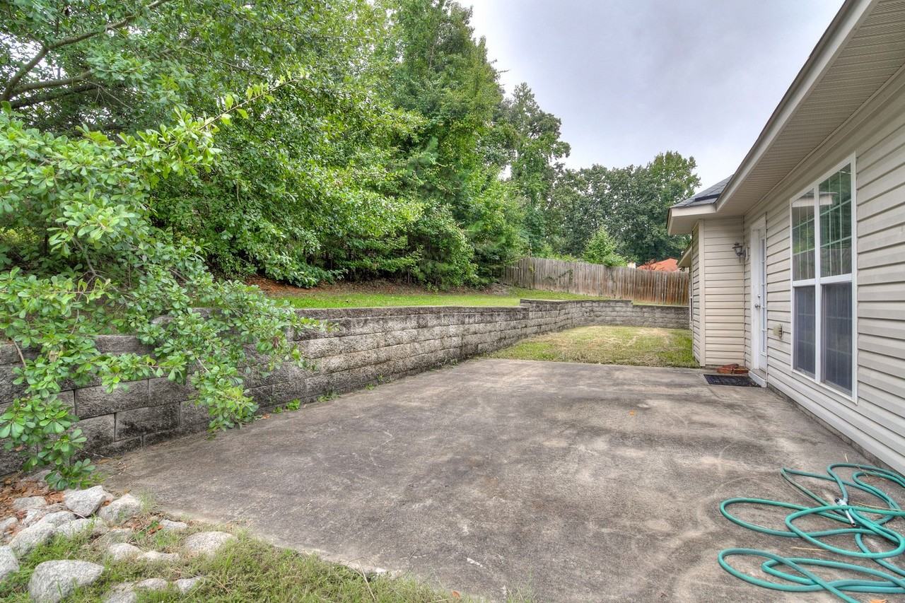 1006 Jarrow Pl - Photo 5 of 33