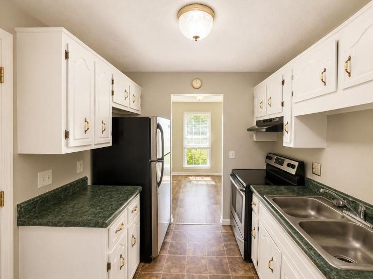 108 New Gritton Ave - Photo 5 of 13
