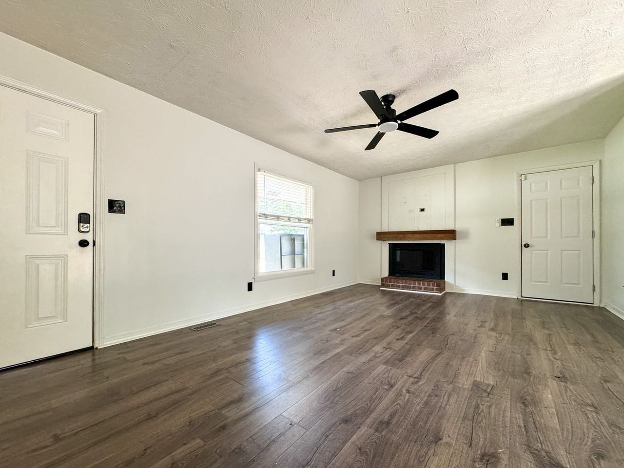 239 Tiverton St - Photo 2 of 22