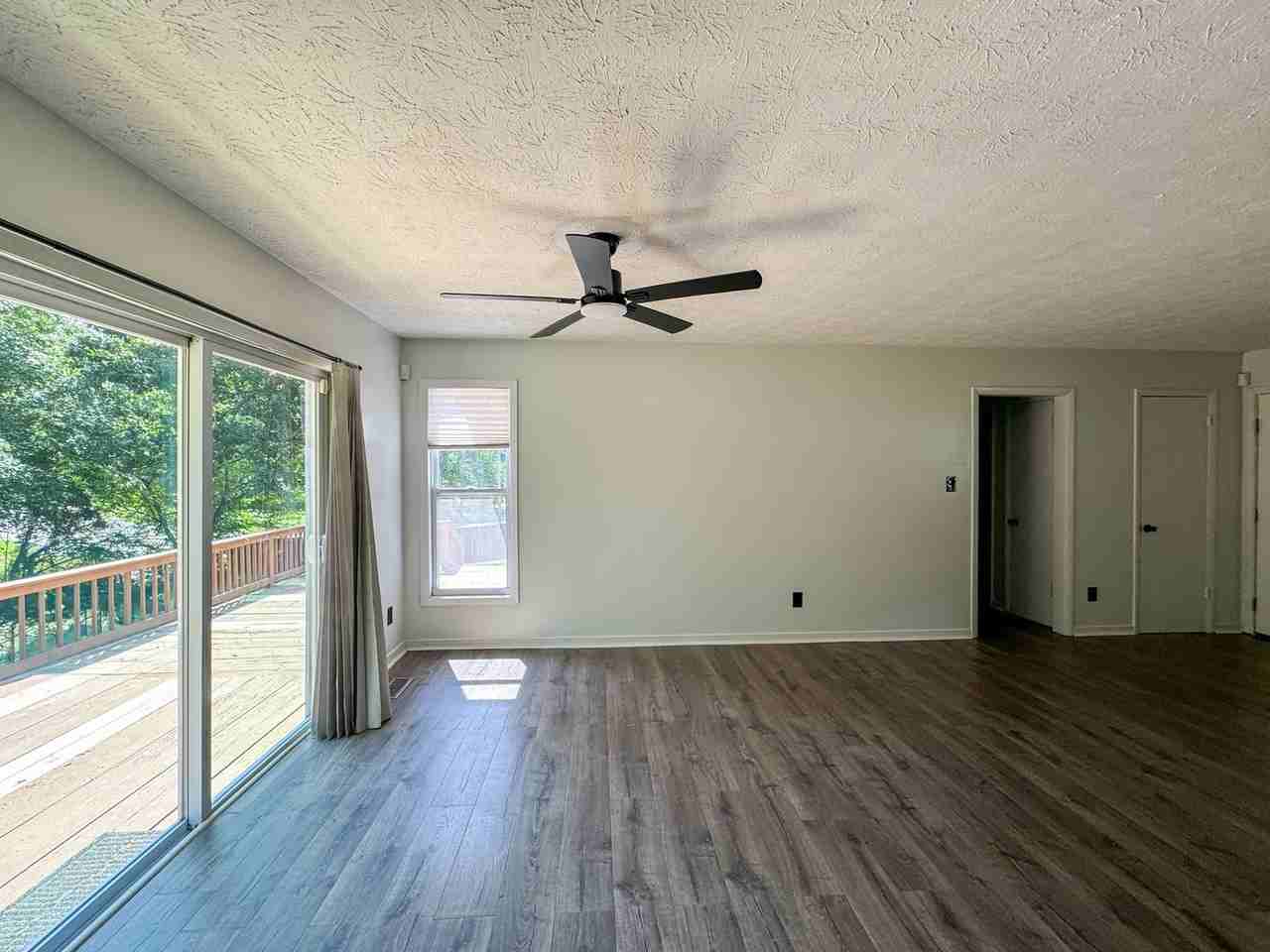 239 Tiverton St - Photo 6 of 22