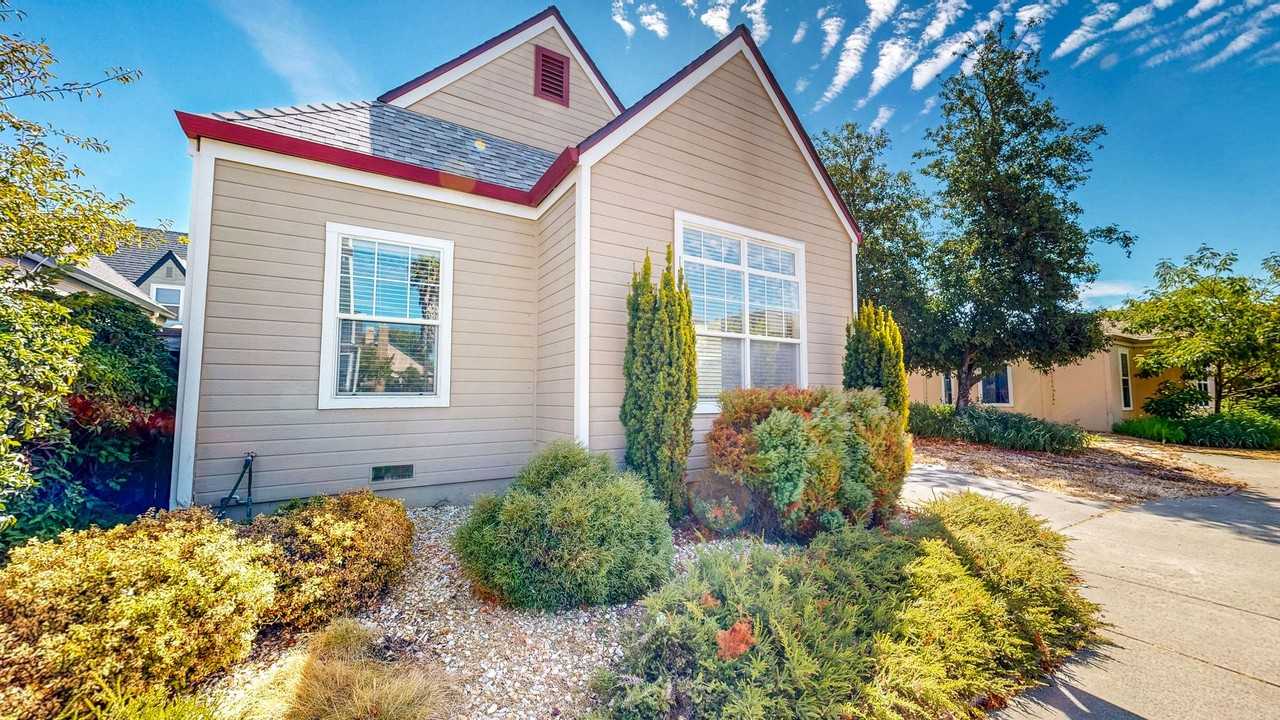 2322 Mikayla Dr - Photo 2 of 48