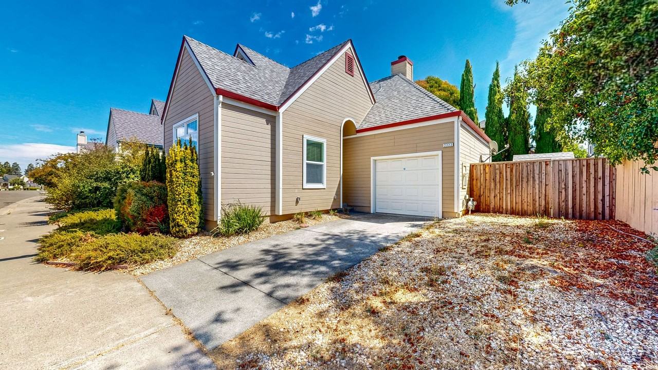 2322 Mikayla Dr - Photo 4 of 48