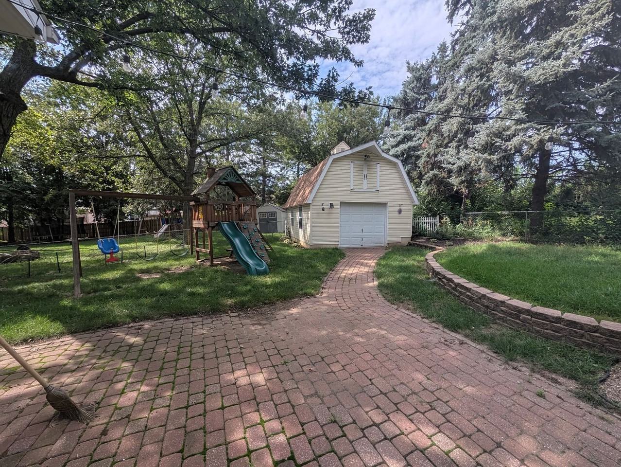 808 Leprechaun Ln - Photo 2 of 50
