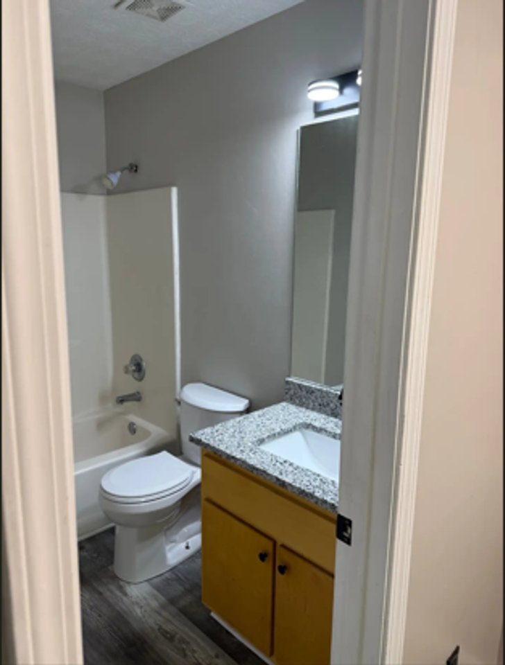 4782 Victoria Dr - Photo 2 of 5