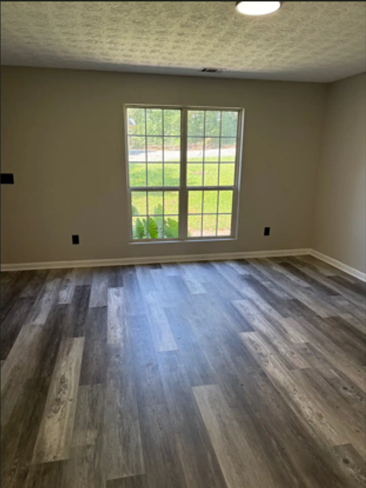 4782 Victoria Dr - Photo 3 of 5