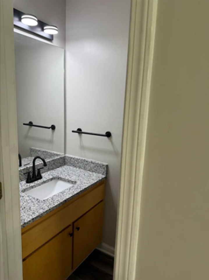 4782 Victoria Dr - Photo 4 of 5
