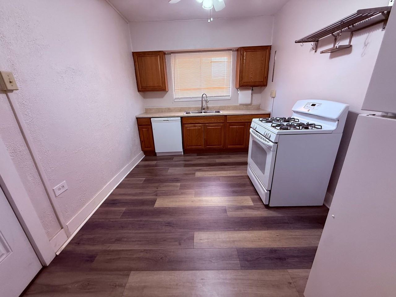4403 Davison St - Photo 7 of 17