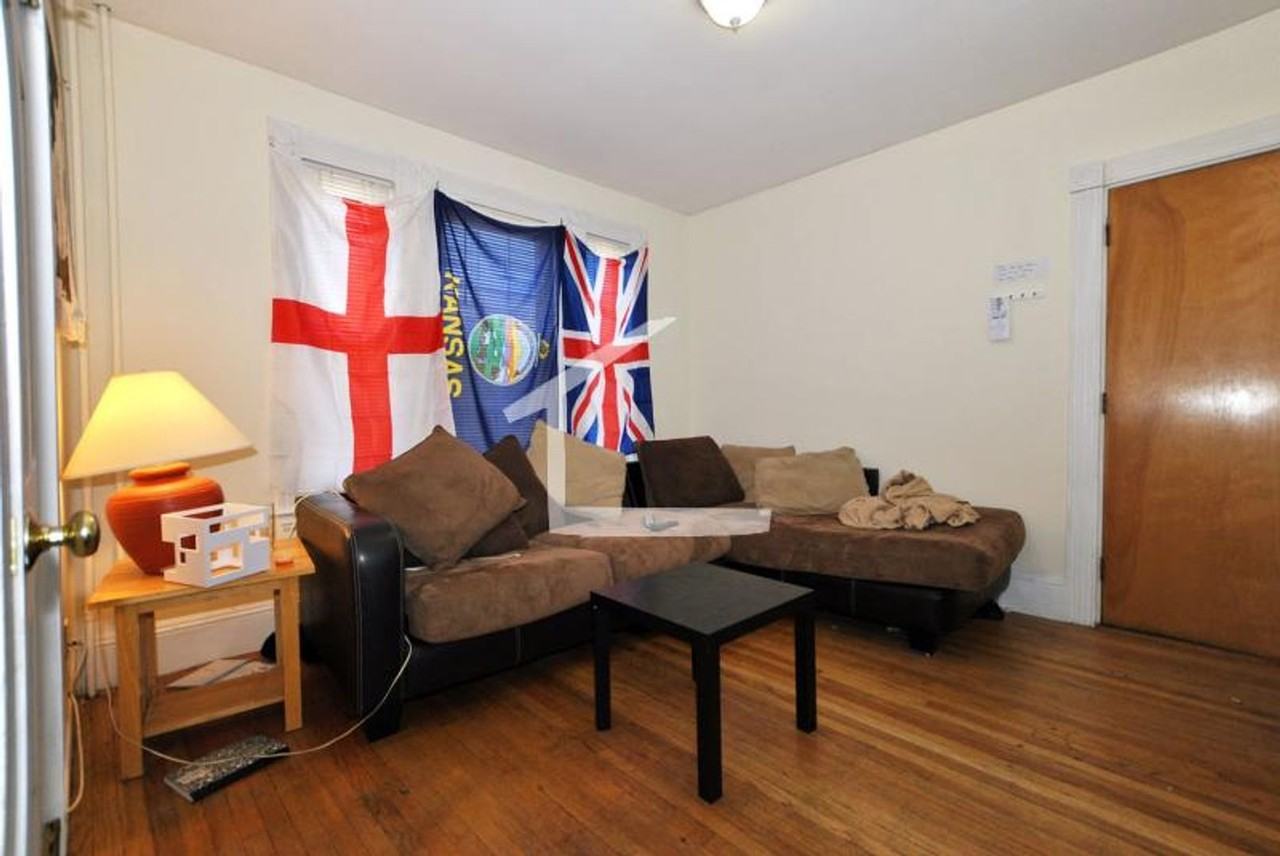243 N Harvard St - Photo 3 of 8