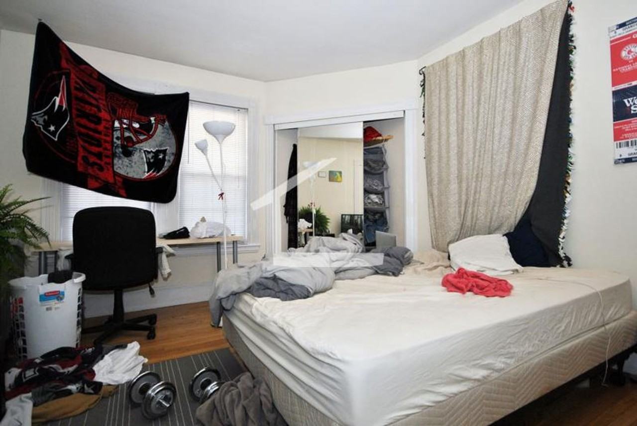 243 N Harvard St - Photo 5 of 8