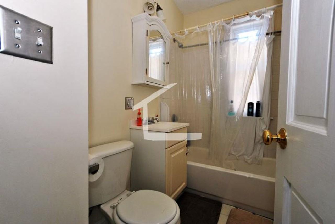 243 N Harvard St - Photo 6 of 8
