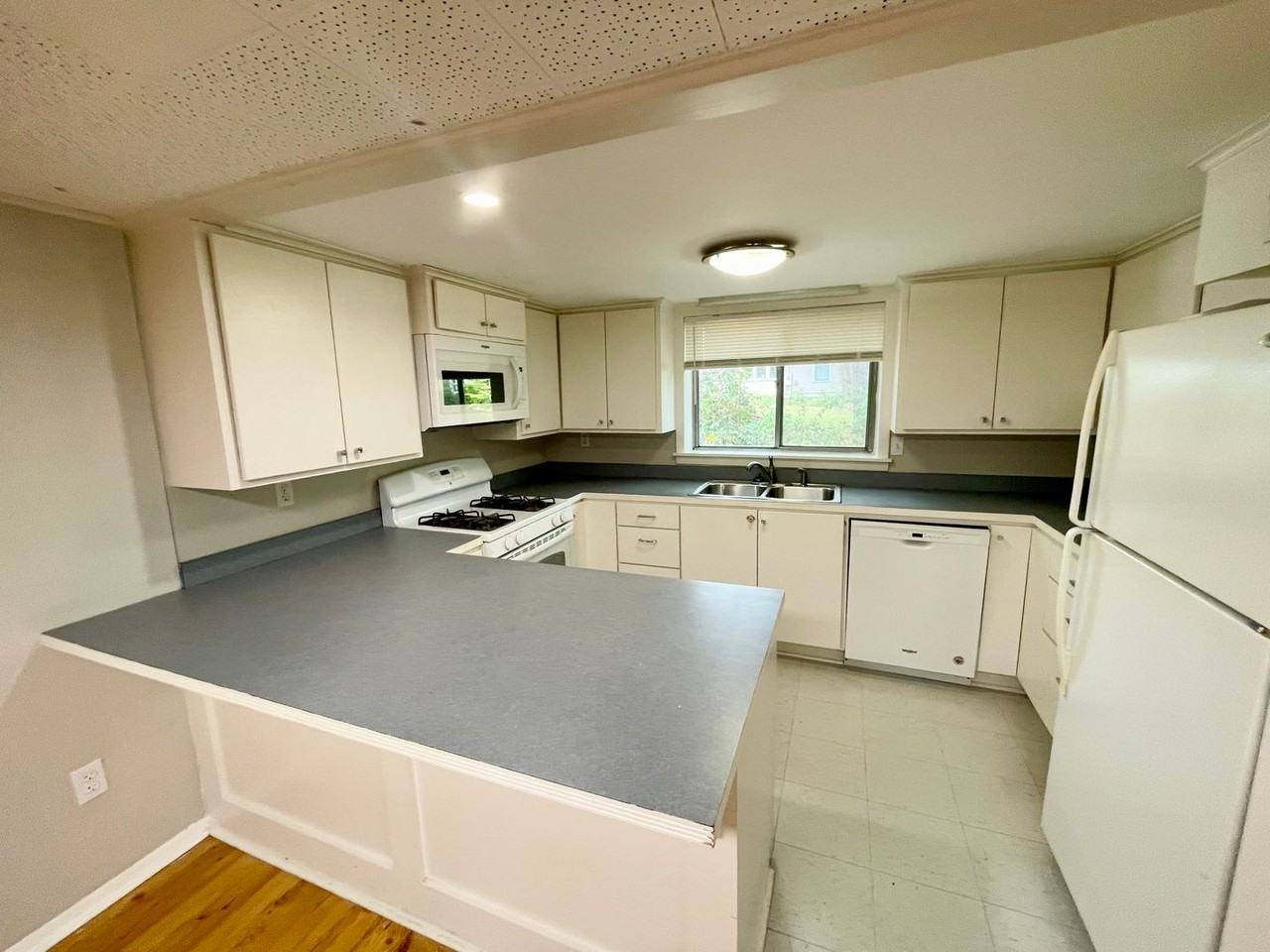1510 Edgewood St - Photo 5 of 13