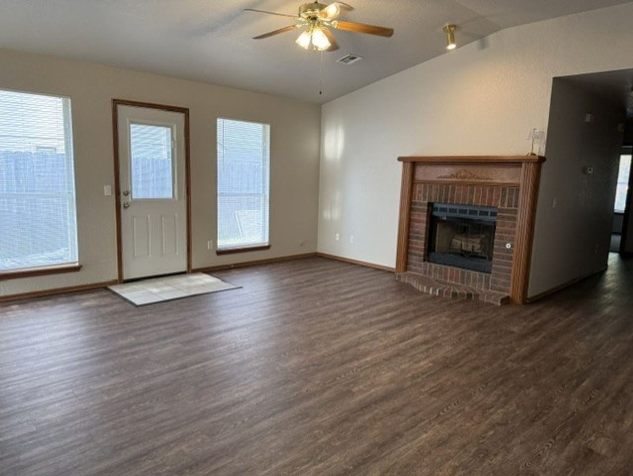 2806 Shoreridge Ave - Photo 4 of 12