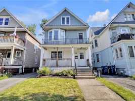 featured image of 27 Como Ave