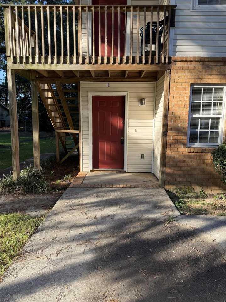 1548 Hamilton Dr #101