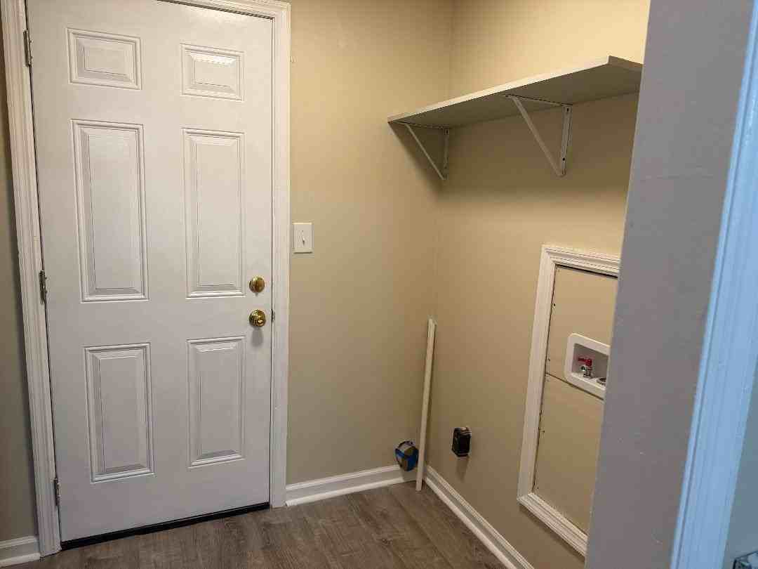 1548 Hamilton Dr #101 - Photo 4 of 8