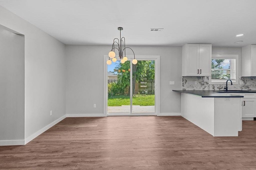 809 Carson Dr - Photo 6 of 32