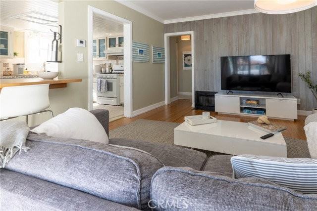747 31st St - Photo 6 of 8