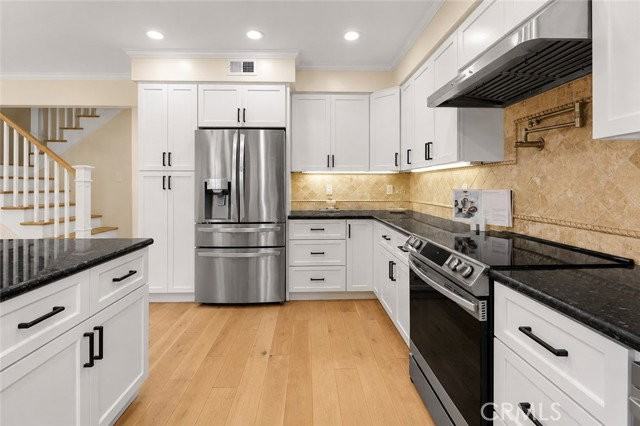 2020 Farrell Ave - Photo 5 of 8