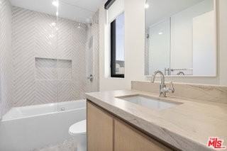 426 Arnaz Dr - Photo 6 of 8