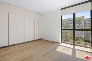 426 Arnaz Dr - Photo 7 of 8
